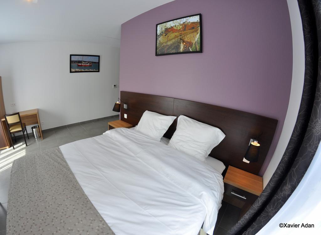 Douce France Hotell Cuxac-dʼAude Exteriör bild
